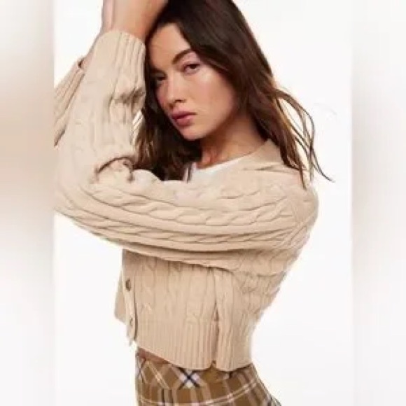 Aritzia Sunday Best Cooper knit Cardigan - Picture 3 of 11